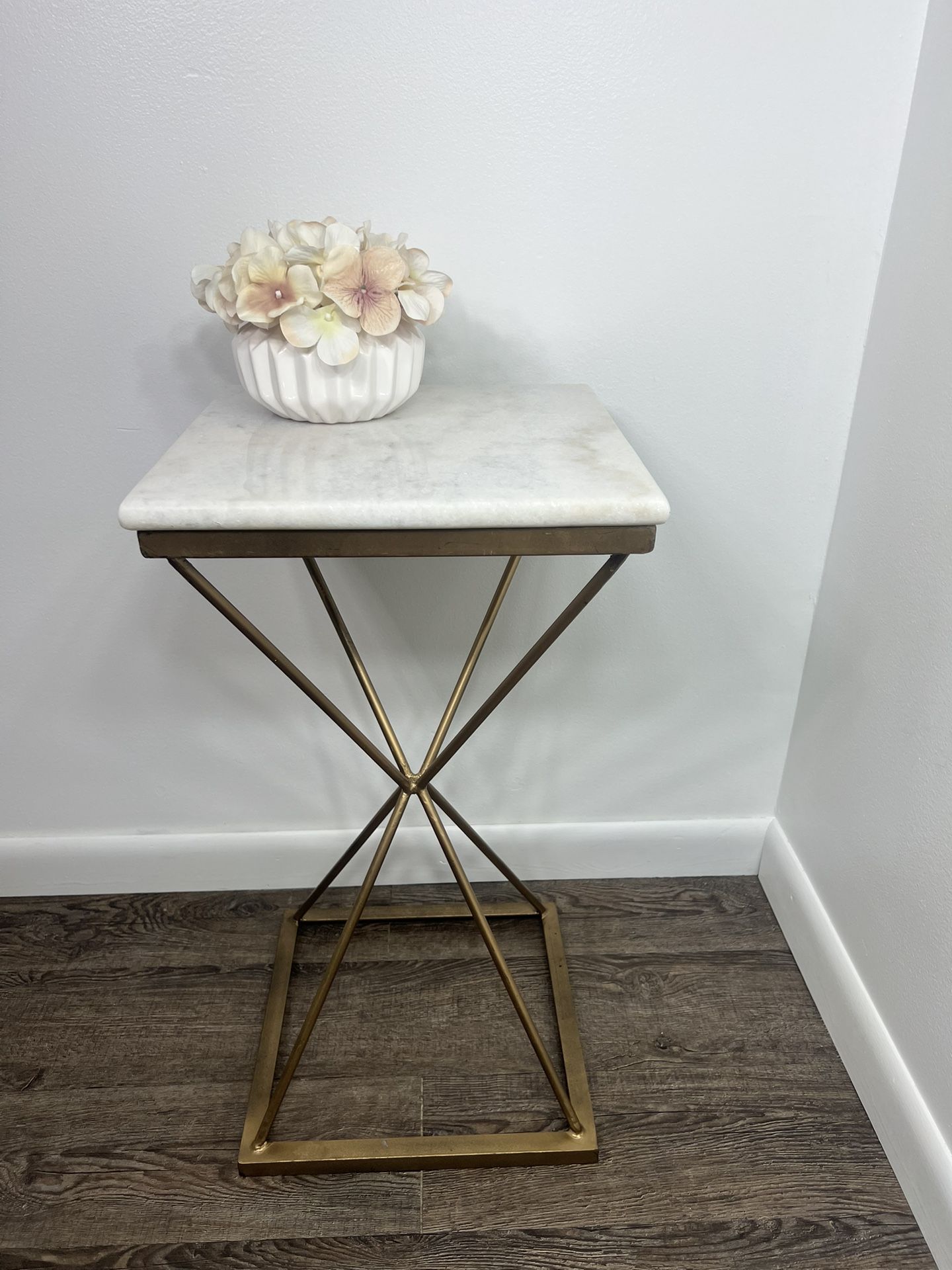 End Table / SideTable / Accent Table