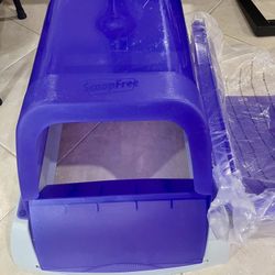 Hooded Litter Box - ScoopFree® Crystal Pro Self-Cleaning