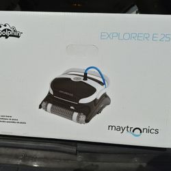 Dolphin Explorer E25 Pool Vacuum 