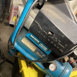 Makita Compressor MAC700