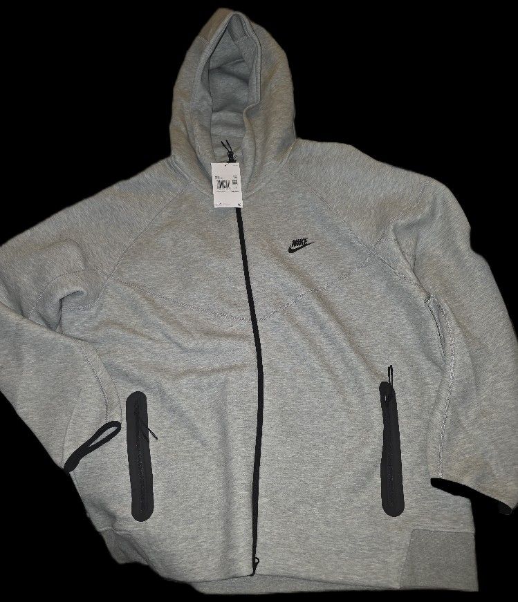 Nike-Tech Sweater GREY 2XL NEW