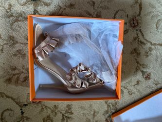 New heels size 7.5