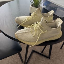 Yeezy Size 10
