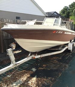 Sea sprite 16’. Ran when I parked it there, needs new floor