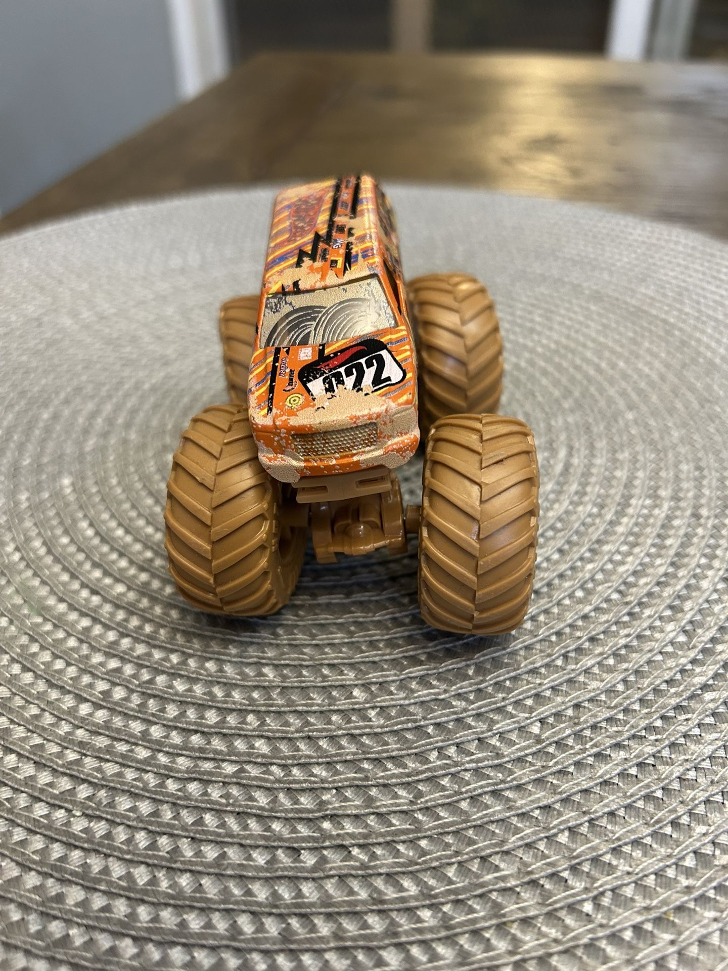 Mattel Hot Wheels Monster Trucks Town Hauler Mud Off Road 1:64 Monster Truck