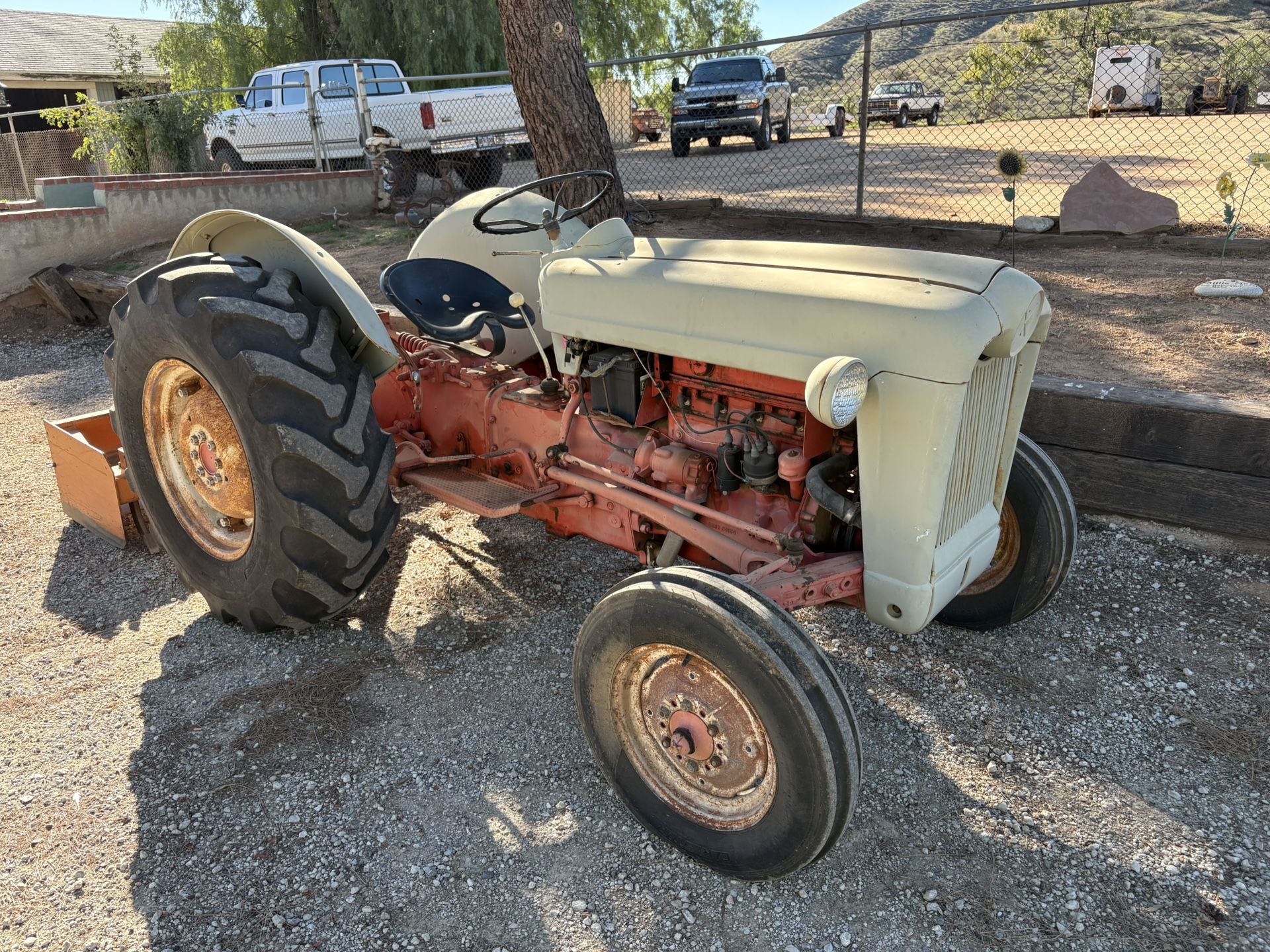 Ford 600 Series Tractor 