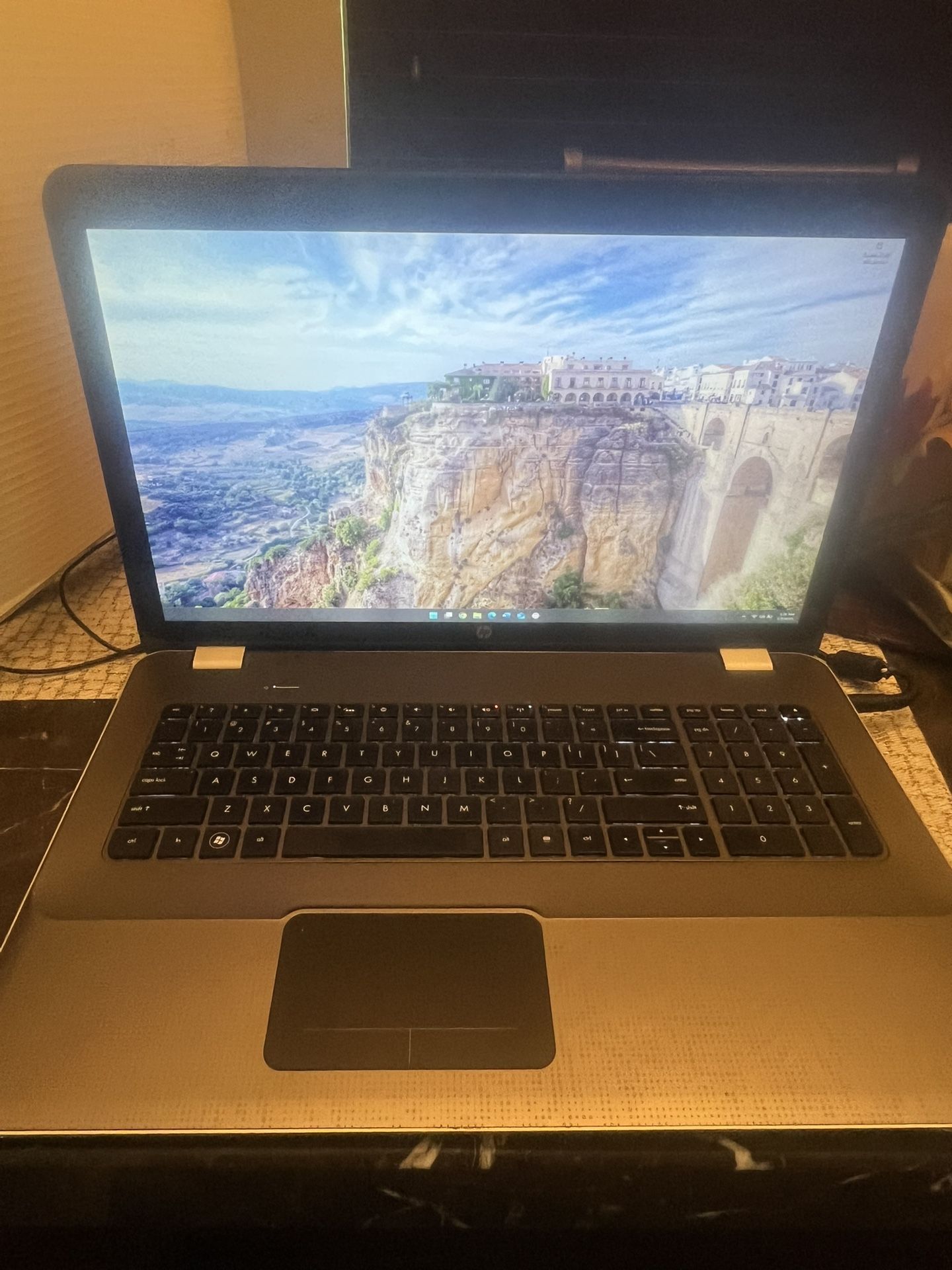 Hp 17” Laptop i7 8gb Ssd Office365 Photoshop Free Mouse
