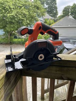 BLACK & DECKER 20V Cordless Circular Saw