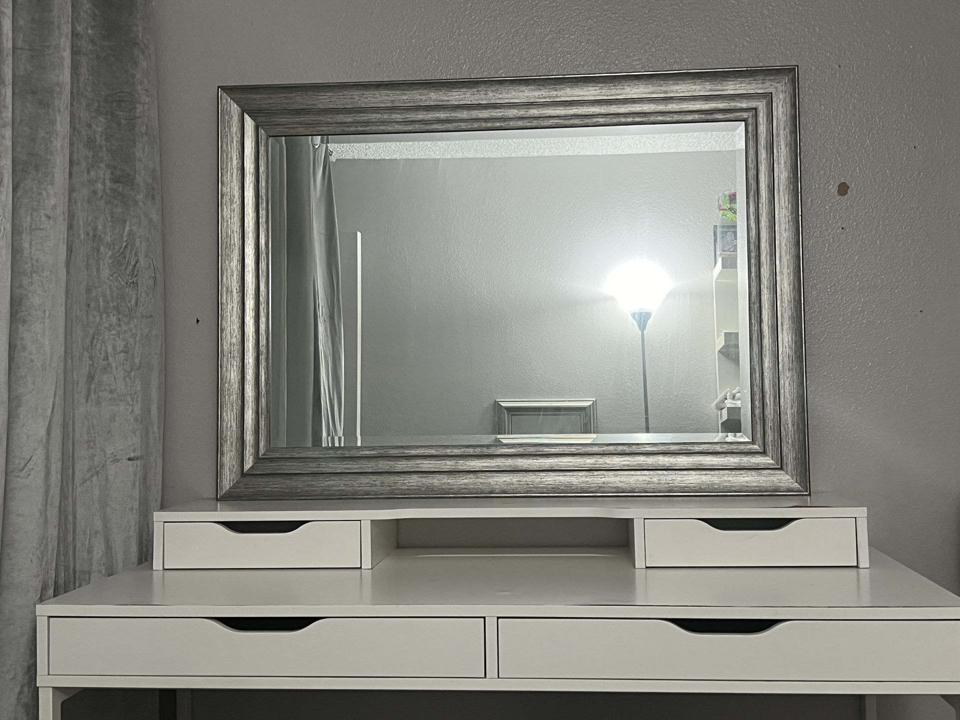 Mirror + 2 piece vanity 