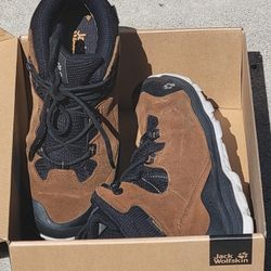 Boys Hiking Shoes Size 3.5