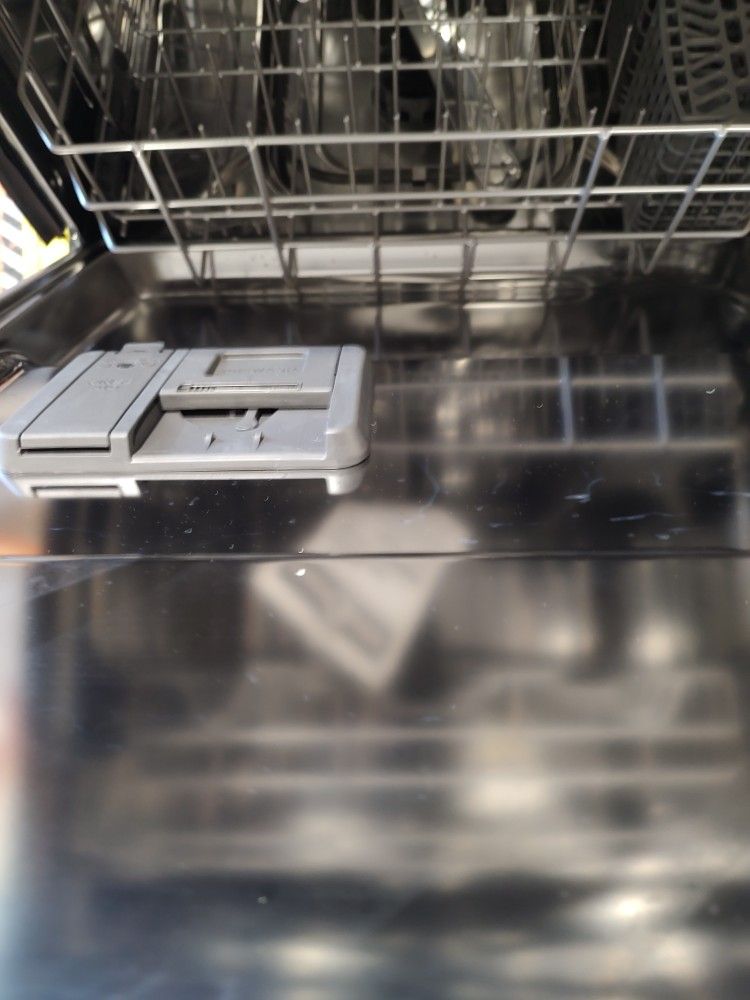 Whirlpool Stainless Steel Dishwasher Brand New for Sale in Melrose Park