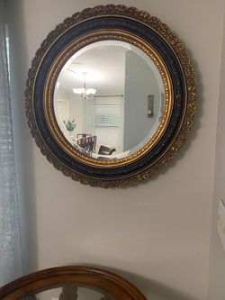 Round mirror