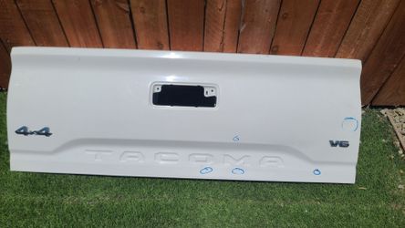 2016 - 2023 TOYOTA RACOME TAILGATE GATE TRUNK DECKLID HATCH SHELL USED OEM . PP2