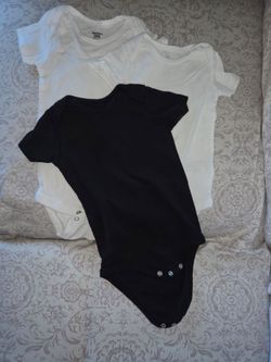13 Onesie from 0 to 18 Mo.
