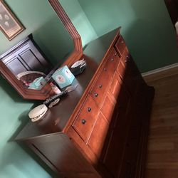 Used Dresser With Mirror 