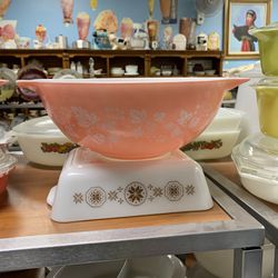 Vintage 444 Pyrex Pink Gooseberry Cinderella Bowl
