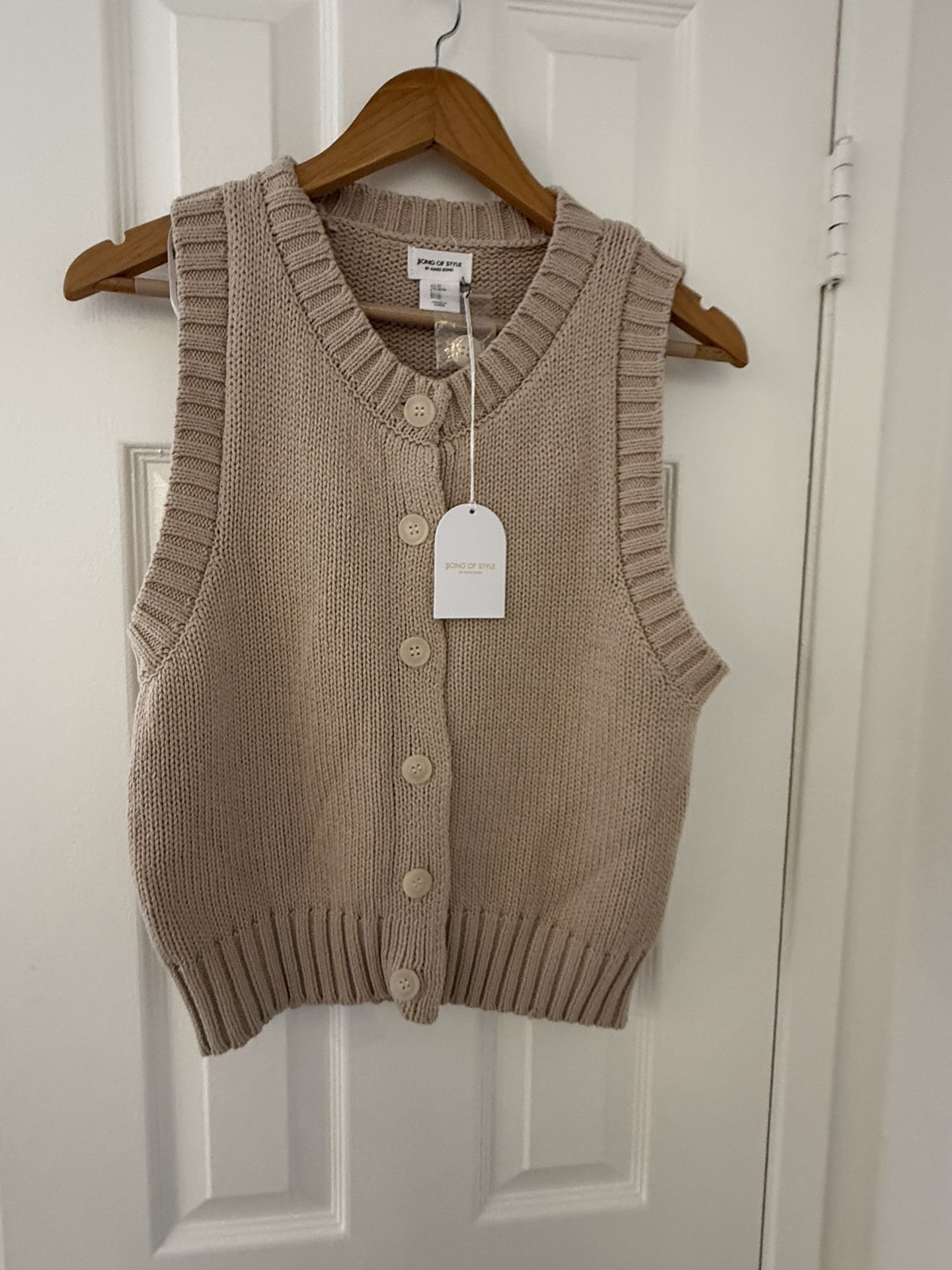 Song of Style by Aimee Song Button Down Sleeveless Sweater, Size M, NWT