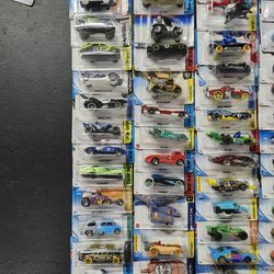 About 450 Hot Wheels