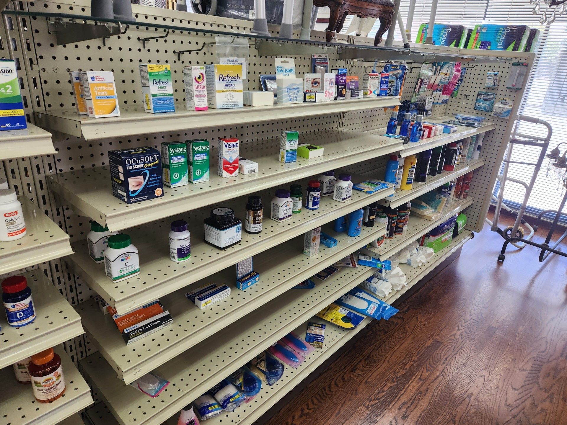 Gondola Shelving Display With Shelves