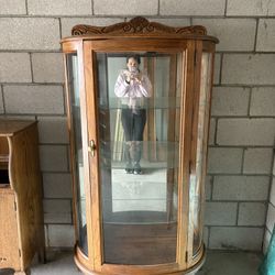 Curio/ China Cabinet
