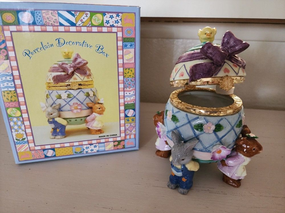 Porcelain  Decorative Easter  Box