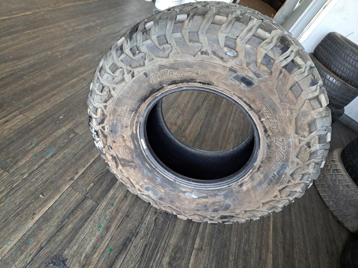 315/75/16 BF GOODRICH KM3 LIKE NEW $150 (1) TIRE