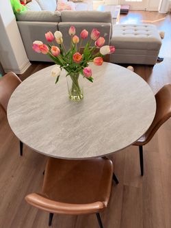 Table and chairs for sale