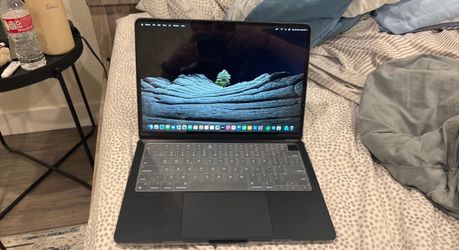 2022 MacBook Air m2 13” 16gb ram 256gb storage