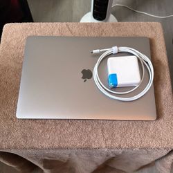 MacBook Pro 2019 16inch 2.6Ghz Intel i7, 32gb RAM, 512gb SSD