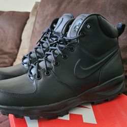 Nike Manoa Leather Boots ( All purpose boots) Firm On The Price.