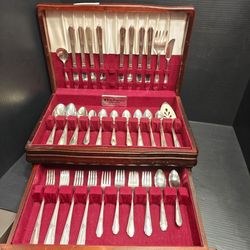 Wm Rogers Silverplate Flatware Set 60 Pieces IS International Silver Wood Chest