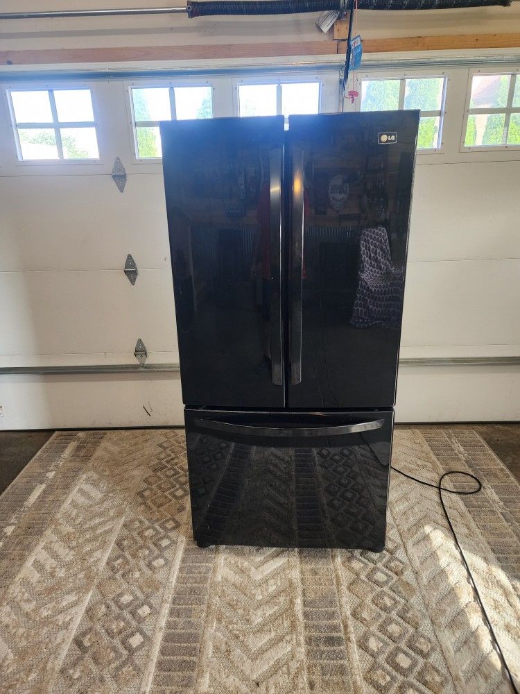 *** LG FRENCH DOOR REFRIGERATOR ***