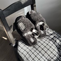 Black Ugg Slippers 