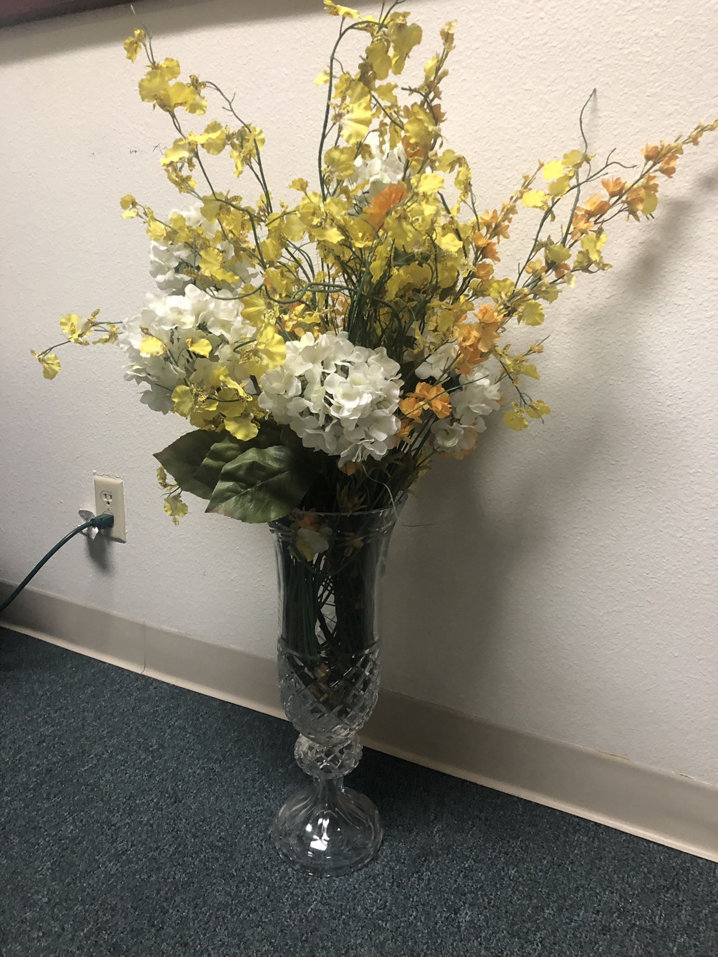 Glass vase and dry flowers
