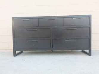 Black 7-Drawer Modern Dresser