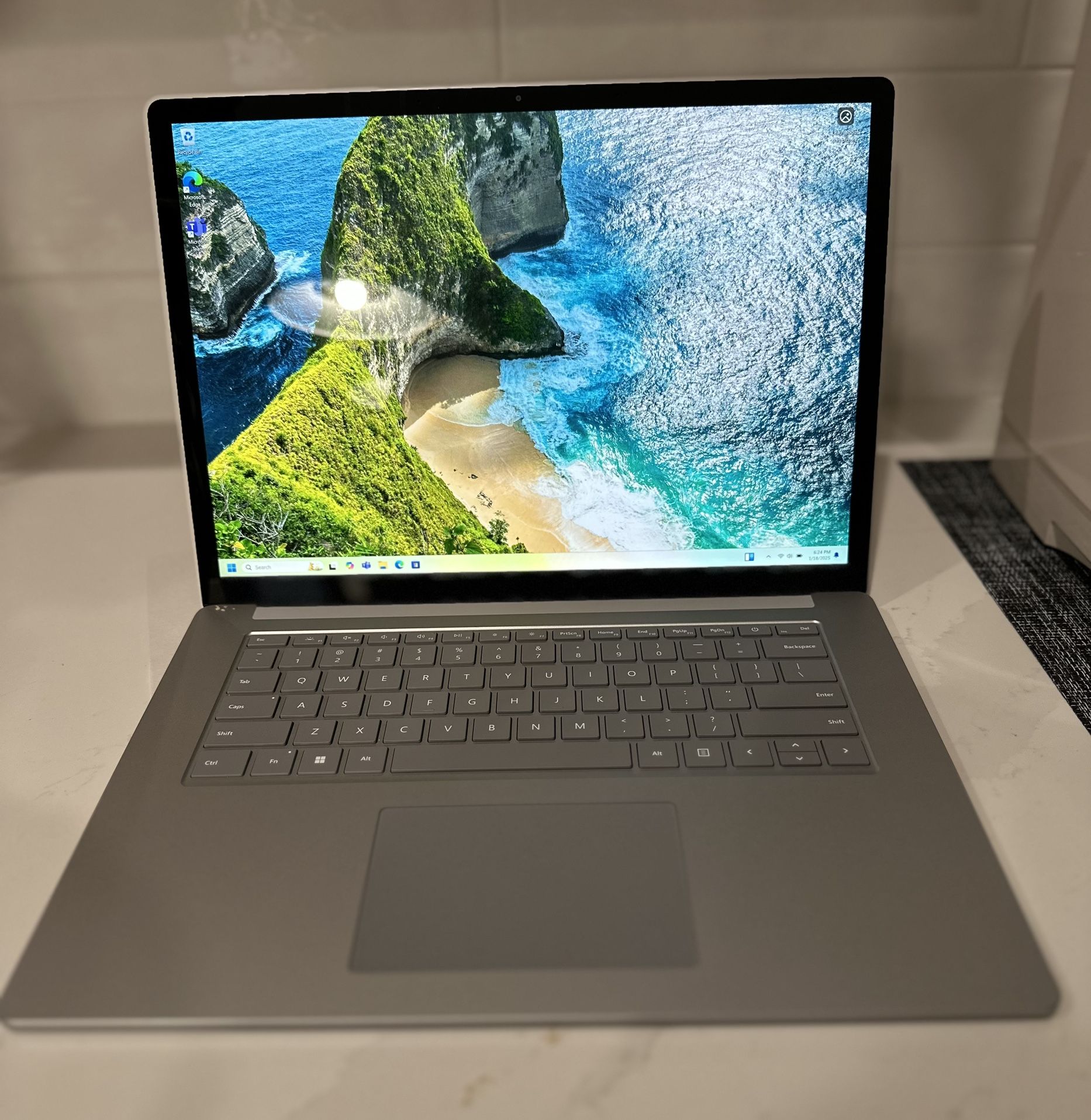 Microsoft Surface Laptop 4 15-inch Touchscreen 512GB SSD 3.0GHz i7 with Windows 11 Pro (16GB RAM, Intel i7-1185G7, Wi-Fi) – Silver 