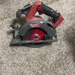 Milwaukee Circular Saw 