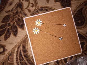 Daisy Earrings Really Cutie.