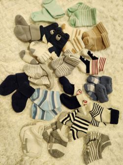 19 Pair Newborn Socks 0-6months
