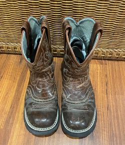 Ariat Western Boots Size 7 1/2 - WILLING TO NEGOTIATE 