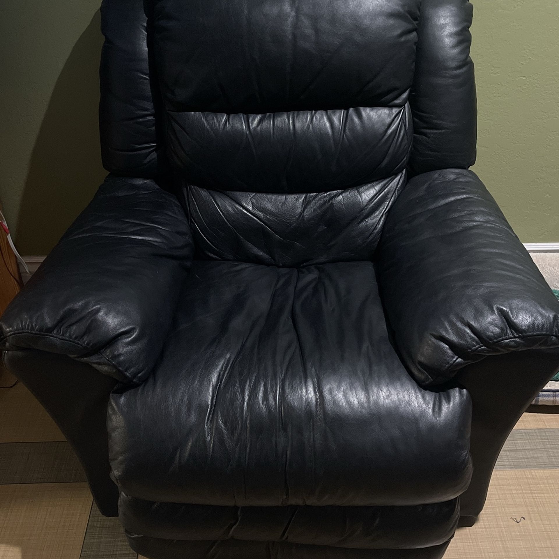 Black One Person Couch 