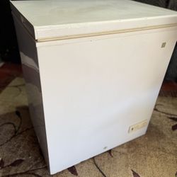CHEST DEEP FREEZER (DELIVERY AVAILABLE) Specs in pictures