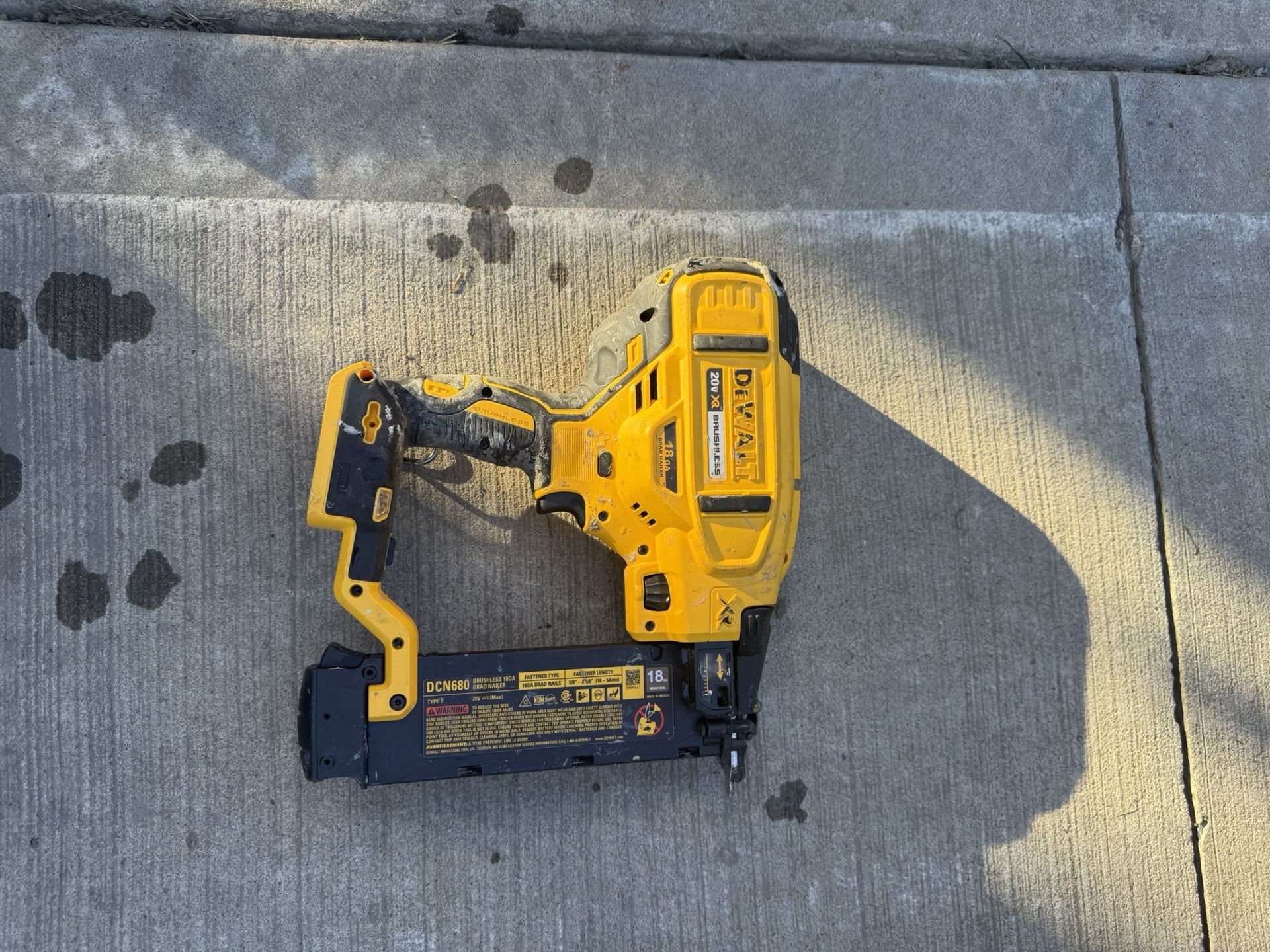 DEWALT 20V MAX XR Lithium-Ion Electric Cordless 18-Gauge Brad Nailer (Tool Only) $220