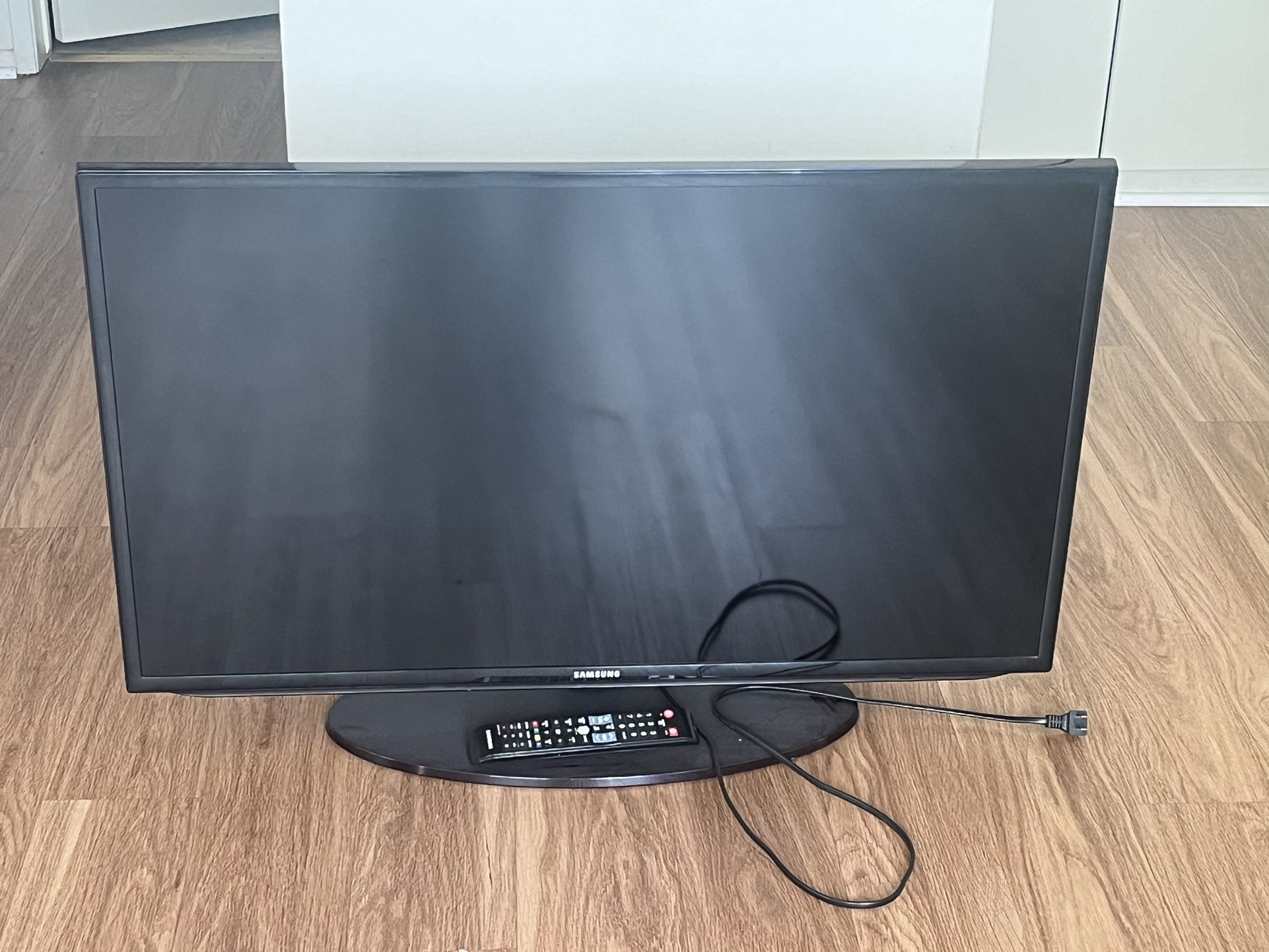 SAMSUNG 40" LED TV - Smart - UN40H5201AF