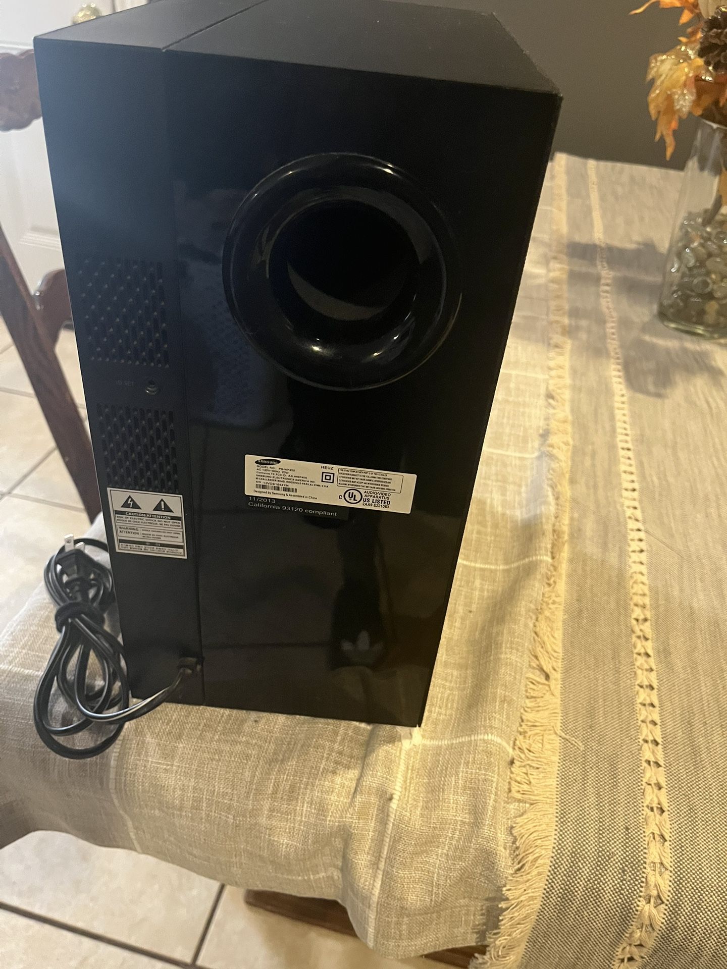 Bluetooth Subwoofer Samsung With 2 Magnovox Speakers 