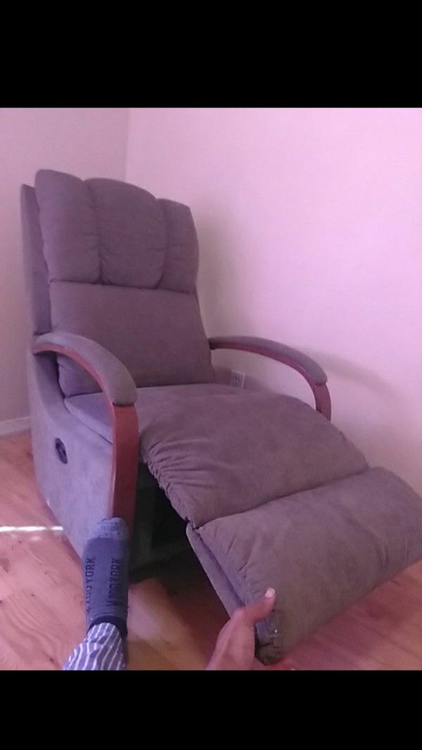 Need Gone Asap Best Offer La Z Boy Single Seat Need Gone Asap Best Offer La Z Boy Single Seat Reclining Rocker Chair