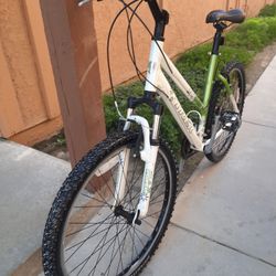 TREK HYBRID BIKE 21 SPEEDS TIRE 26 SIZE M 