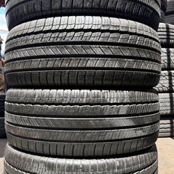 235/45/18 Vendo un Set De Llantas Marca Michelin En Muy Buenas Condiciones De Vida Las 4
