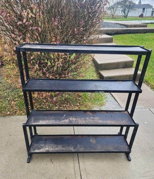 Metal 4 shelf plant stand 
44 1/4 " x 41" x 9" (H x W x D )