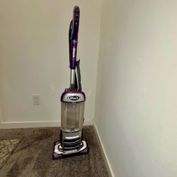 Shark bagless vacuum works